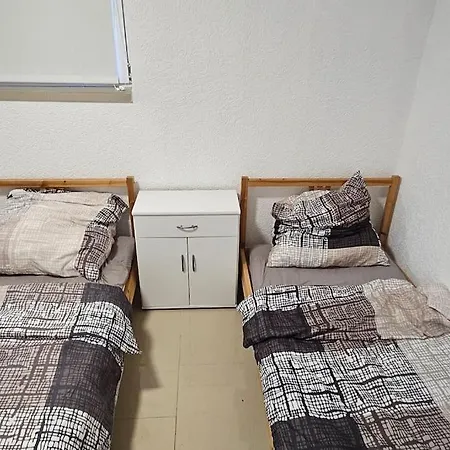 Renoviertes Ruhiges Gartenapartment Apartment *