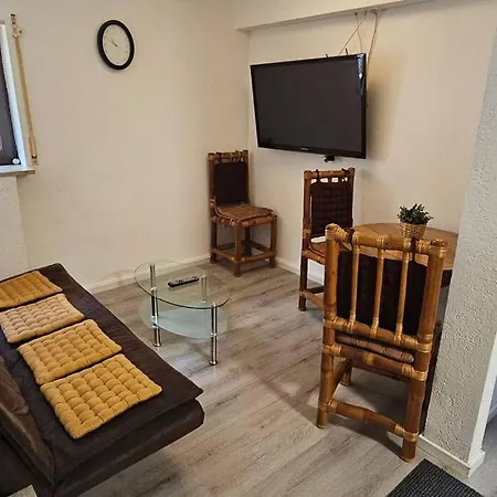 Renoviertes Ruhiges Gartenapartment Ketsch